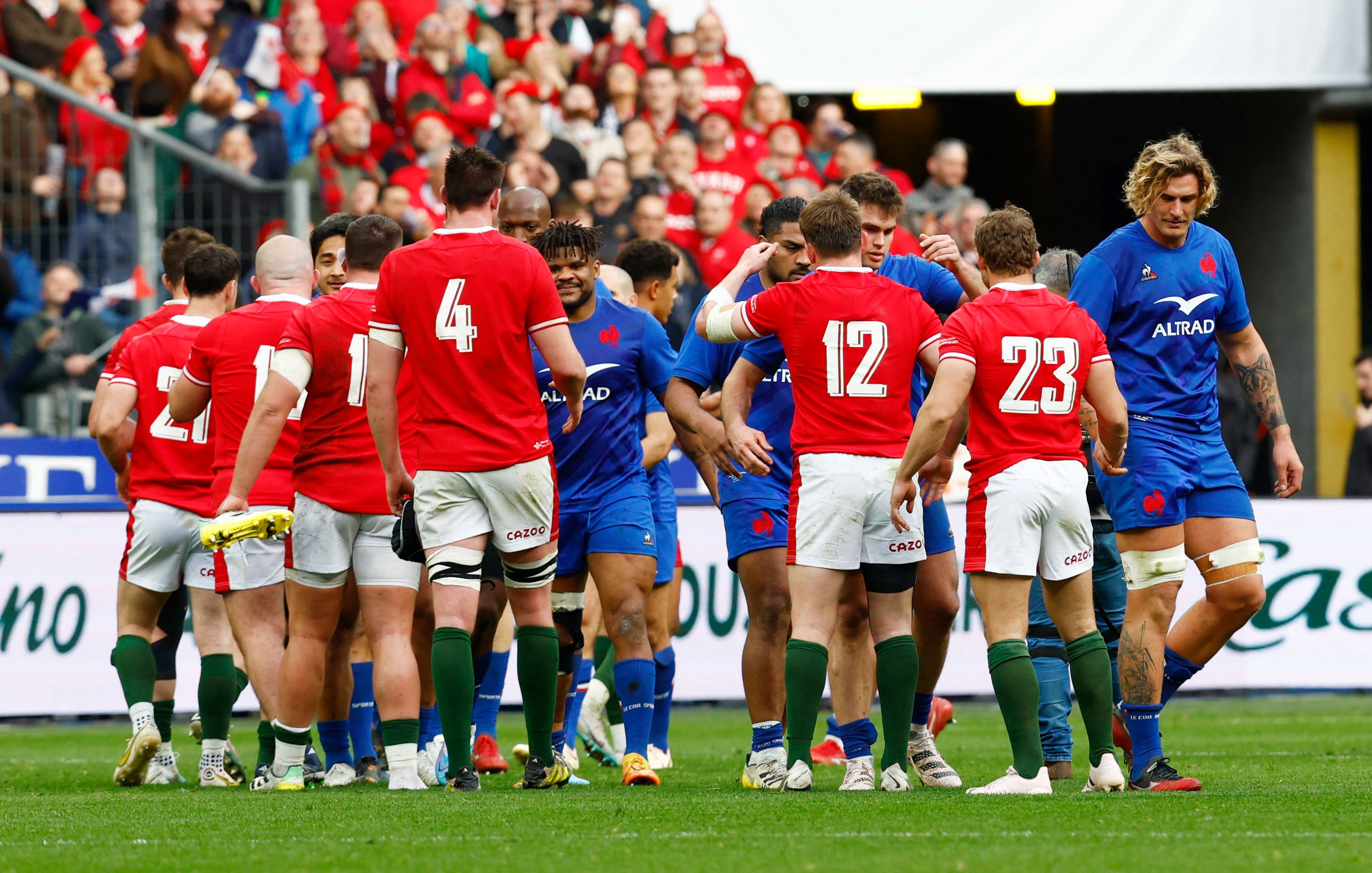 France see off Wales to keep slim Six Nations title hopes alive
