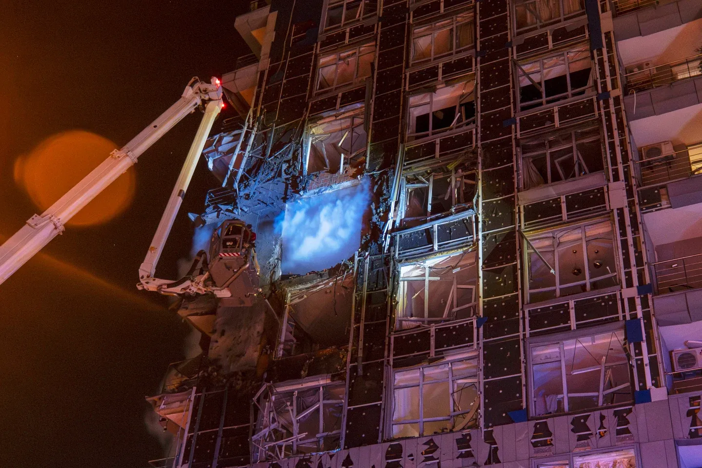 Russia strikes Ukraine’s capital despite US peace push