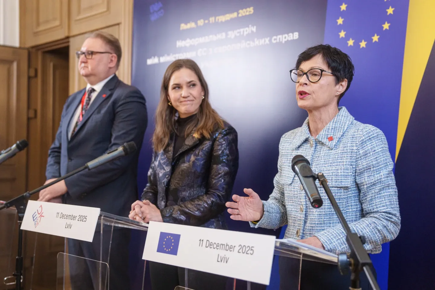 Zelenskyy will hold urgent talks with 30 countries as Trump pushes for swift peace deal with Russia