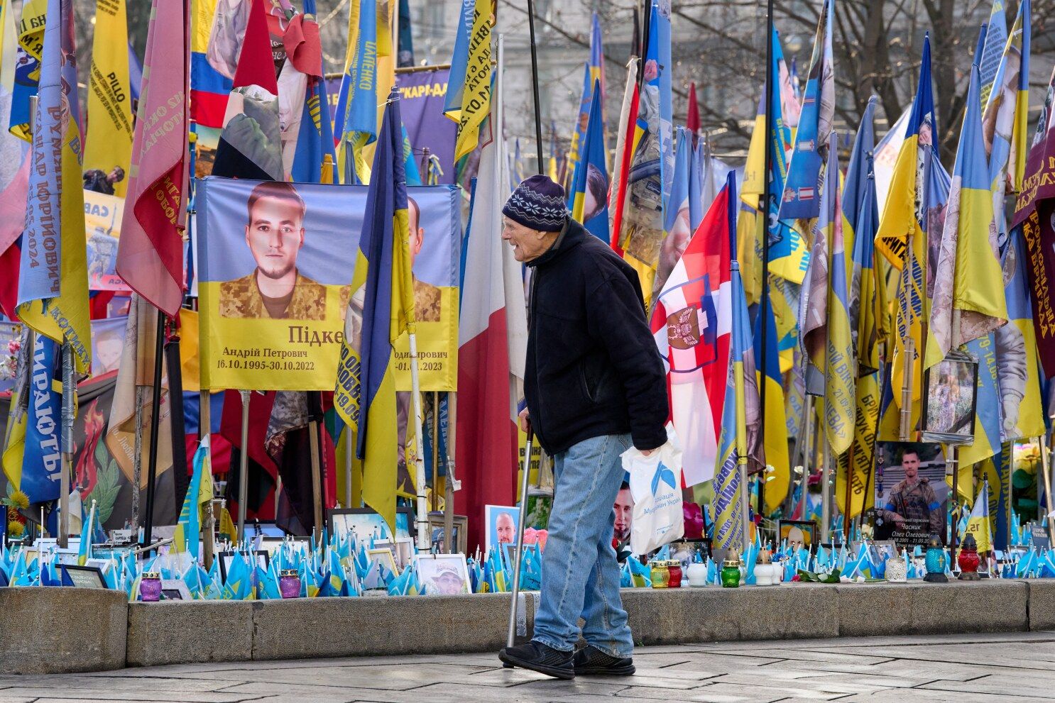 Ukraine’s allies meet in Paris but progress is uncertain with US focus on Venezuela and Greenland