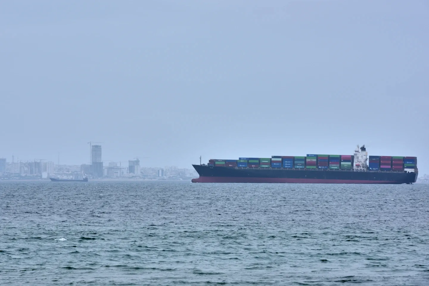 Analysis: The US protected ships from Iran in the Strait of Hormuz in the ‘80s. Could it again?