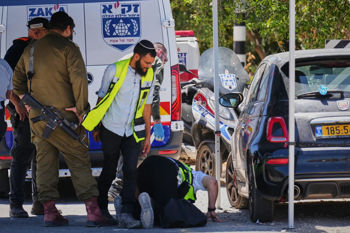 Arab attacker opens fire in central Israel, killing 1 and wounding 5