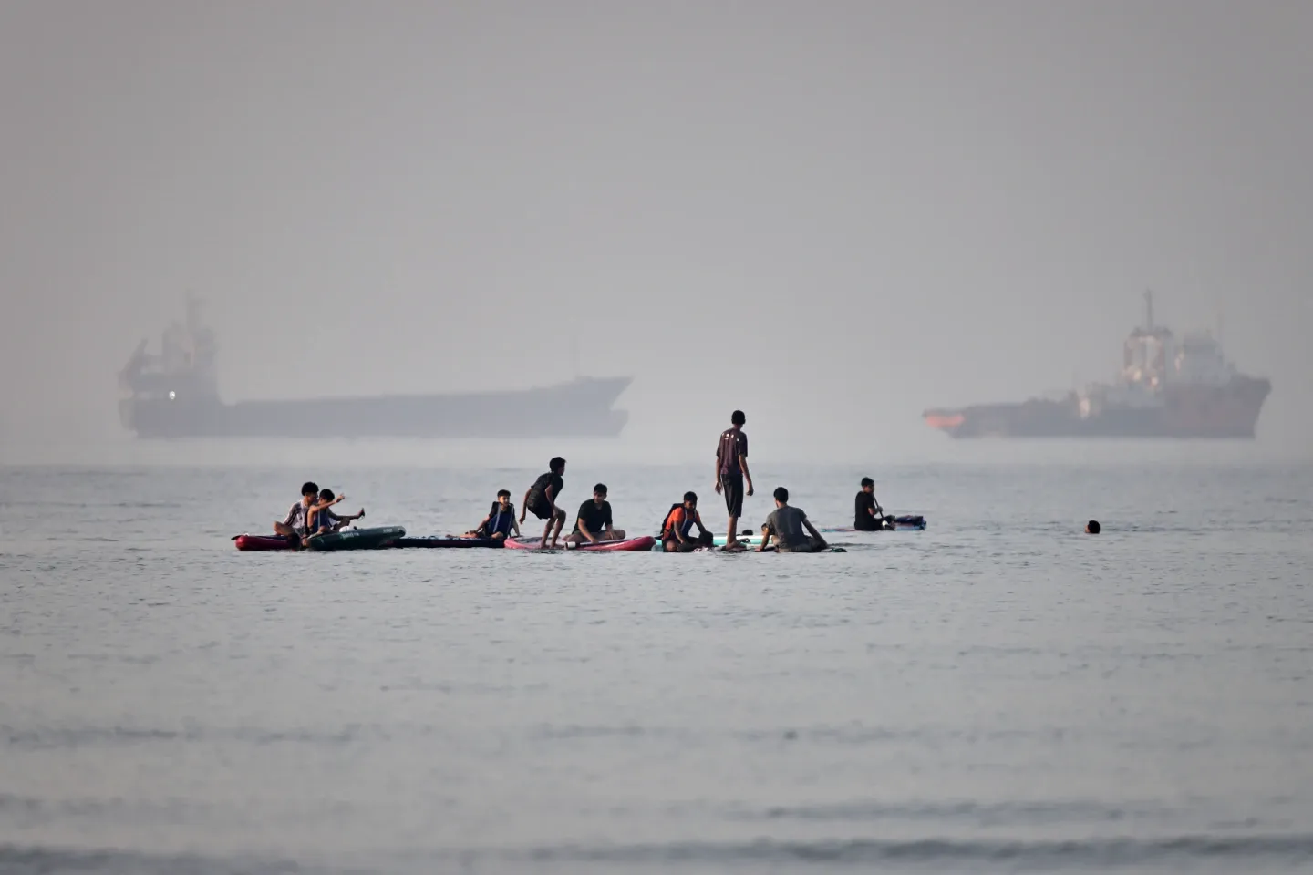 Iran and the US trade strikes in the Persian Gulf, further testing ceasefire