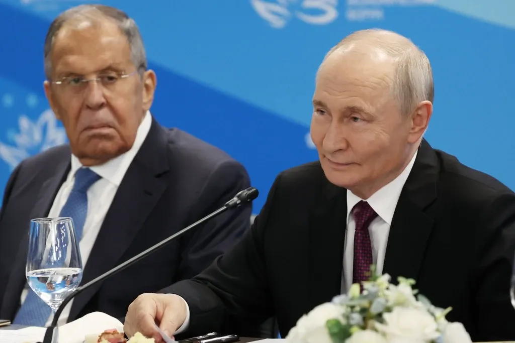 Russia to Shut Down German Cultural Centers After Berlin Blames Moscow for Airport Drone Plot