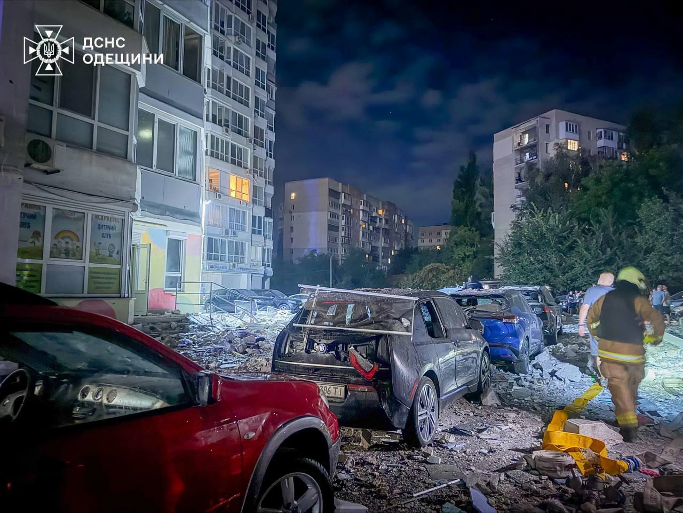 Russian Strikes Kill Two Civilians Amid Escalating Threats from Moscow and Kyiv