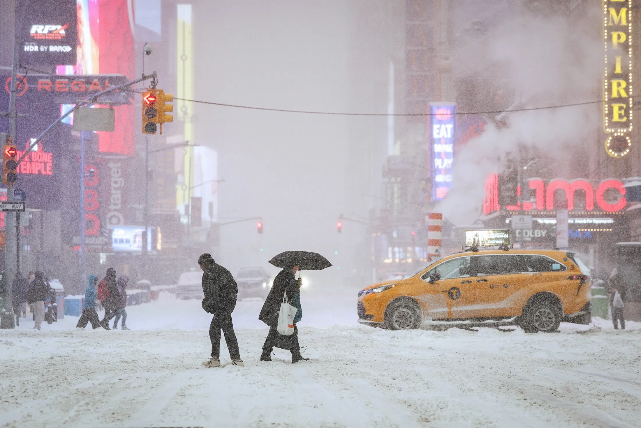 Снежная буря обрушилась на северо-восточное побережье США
