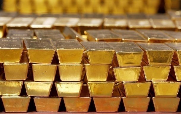 Россияне массово вывозят золото