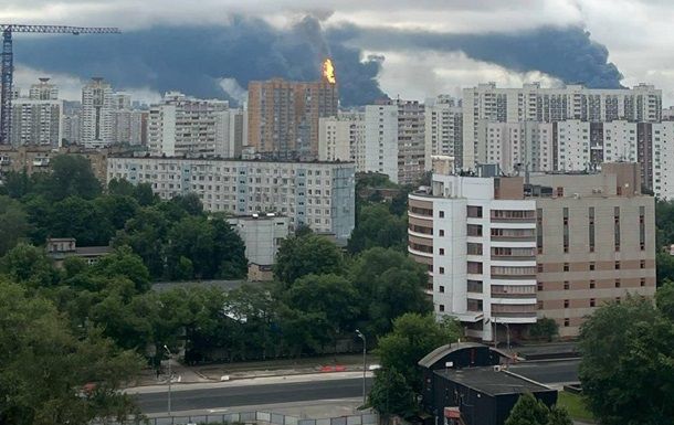 Москву и Ростовщину атаковали дроны: горят НПЗ