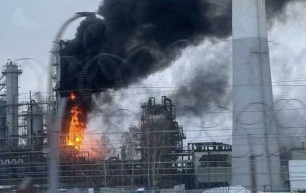 Снижение производства автомобильного бензина в РФ составило четверть к прошлому году