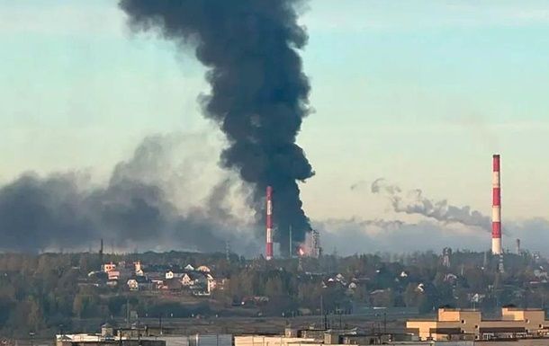 Дроны ВСУ обстреляли крупный НПЗ и портовые сооружения РФ