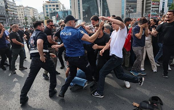 Столкновения полиции и протестующих из-за саммита НАТО в Анкаре
