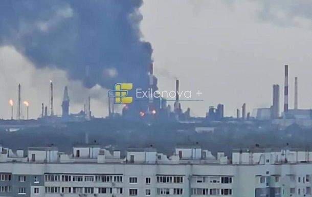 Атака дронов на крупнейший Омский НПЗ вызвала возгорания