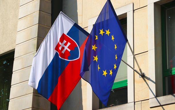 Словакия ввела ограничения на выдачу виз россиянам