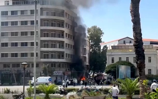 Взрывы у отеля в Дамаске во время визита Макрона привели к ранениям 18 человек