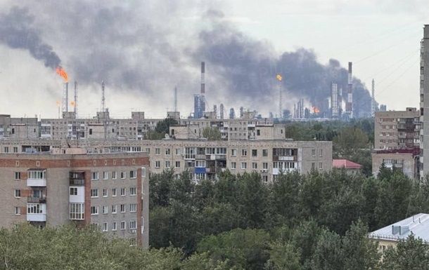 Атака дронов на крупнейший НПЗ России привела к остановке производства