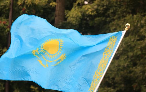 Казахстан установил лимит пересечения границы для автотранспорта