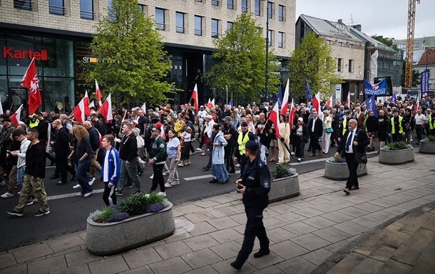 Конфедерация короны польской организовала марш в Варшаве против помощи Украине