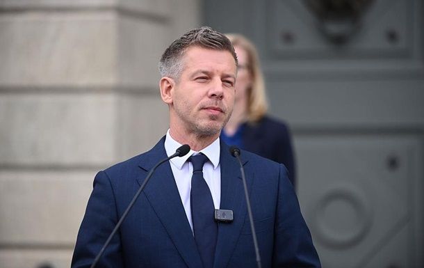 Парламент Венгрии одобрил изменение Конституции об отстранении Шуйока