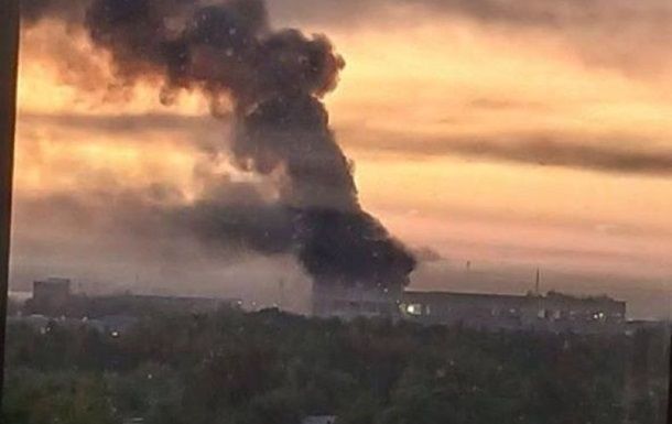 Объекты под Москвой горят после удара беспилотников