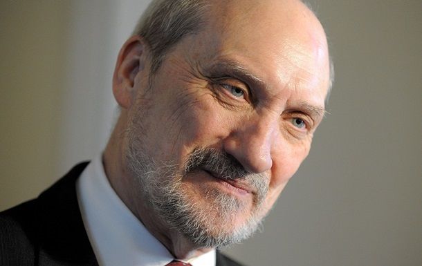 Экс-министр обороны Польши будет судим за заявления о "российских агентах