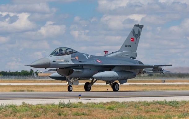 Пять турецких F-16 направляются в Эстонию для защиты от дронов