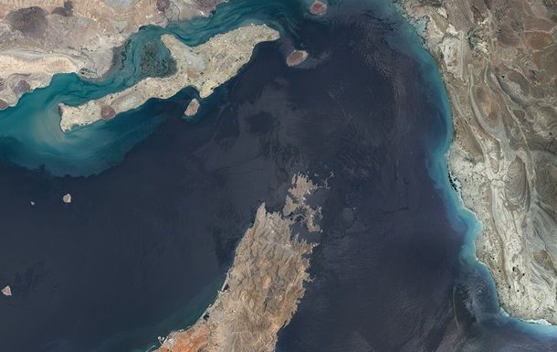 Иран отказался от инициативы Омана по контролю над Ормузским проливом