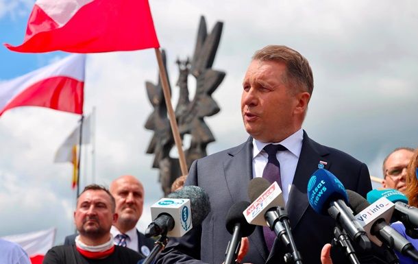 Выговор депутату Польши за резкую критику в адрес украинцев