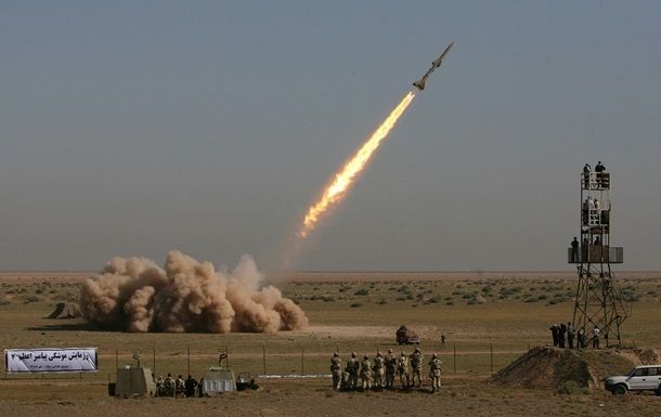 Иранские силы ударили по объектам американских военных баз в Кувейте и Бахрейне