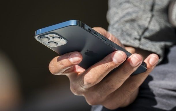 Антимонопольная служба РФ возбудила дело против Apple из-за игнорирования установки Max и RuStore