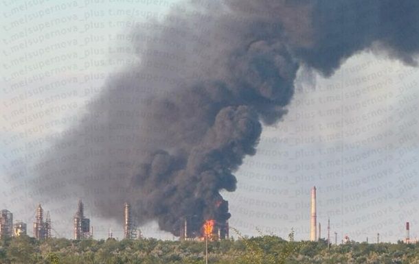Атака дронов на Сызранский НПЗ в Самарской области
