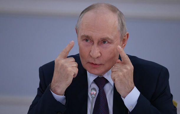 Диктатор Путин требует форсировать научные разработки в РФ