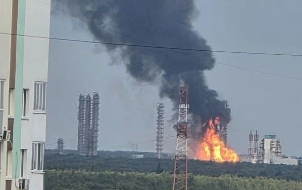 Атака дронов остановила крупнейший нефтехимический комплекс ЗапСибНафтохим