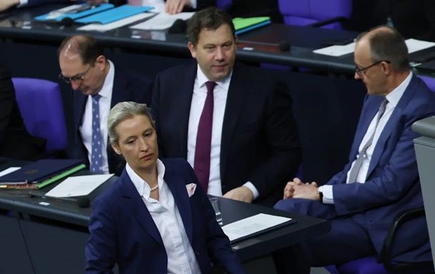 Оценка работы канцлера Германии Фридриха Мерца достигла нового дна