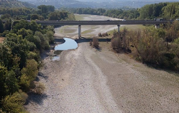 Рекордно низкий уровень воды в Рейне замечен в Германии 15 августа