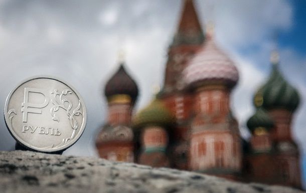 Бизнес в РФ мигрирует в тень, отказываясь от официальных кадров по данным разведки