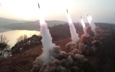 Северная Корея провела залп баллистических ракет у Восточного моря