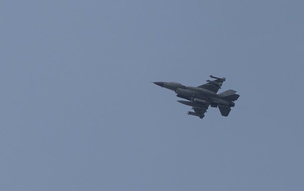 Истребители F-16 Румынии уничтожили морской дрон в Черном море