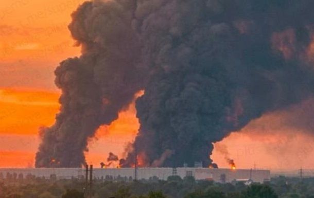 Дроны нанесли удар по складам маркетплейса Ozon в России