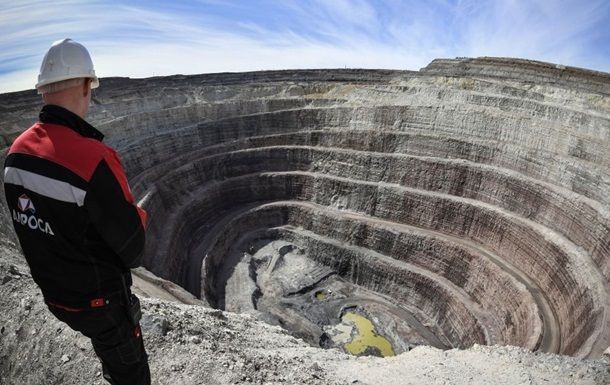 Алроса получила первый за шесть лет убыток из-за кризиса алмазной отрасли РФ