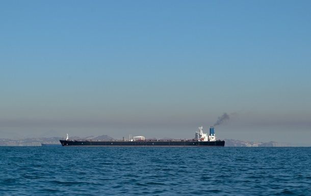 Танкер под обстрелом в Ормузском проливе недалеко от побережья Омана
