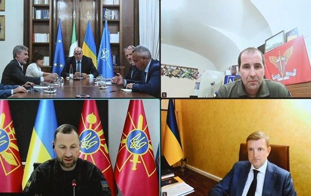 Министр обороны Италии встретился с украинским коллегой по видеосвязи