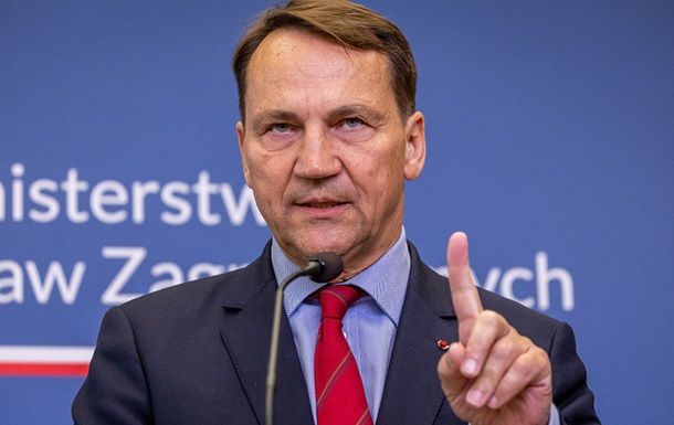 Сикорский призвал НАТО сбивать ракеты РФ над Украиной
