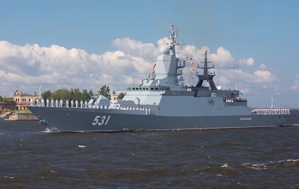 В РФ наградили командира корабля, который стрелял в сторону вертолета Дании