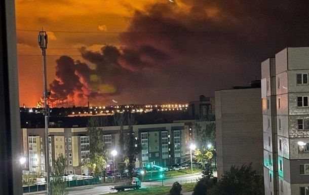 Зеленский: В РФ поражены НПЗ и военный аэродром