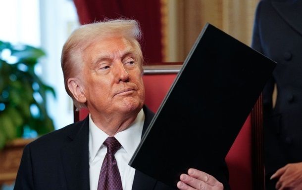 "Адские санкции" против РФ: Трамп подписал закон