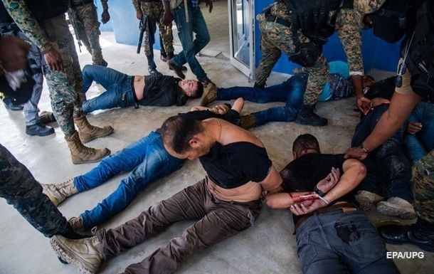 В США экстрадировали 18 подозреваемых в убийстве президента Гаити