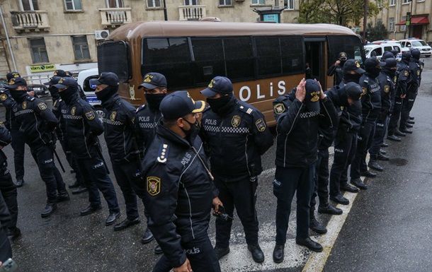 В Азербайджане протестуют из-за запрета на ношение хиджабов в школах