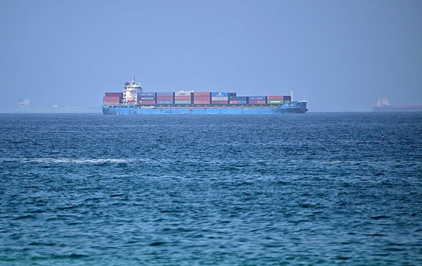 Иран заявил о затоплении контейнеровоза в Ормузе после подрыва