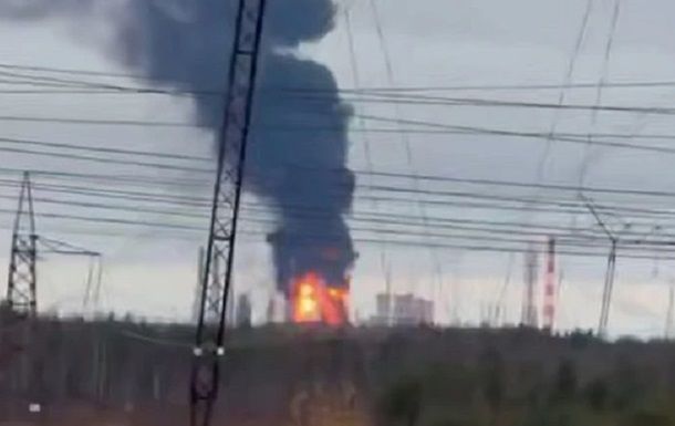 Более 2300 км от Украины: в РФ горит завод Газпрома