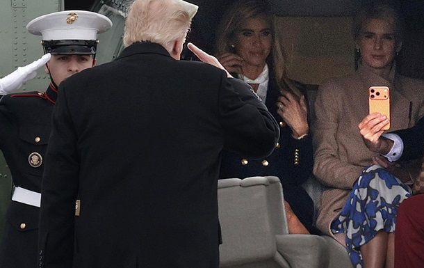 Пресс-секретарь Трампа потеряла должность после первого брифинга - СМИ